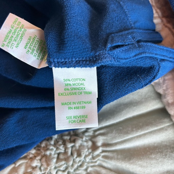 Lilly Pulitzer Blue/trimmed in white Shorts & Pullover XL NWOT - Picture 4 of 7